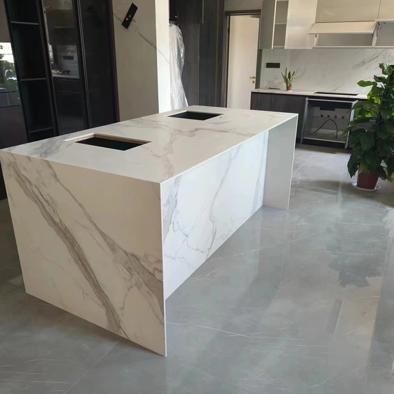 Calacatta hvid sintret sten bordplade